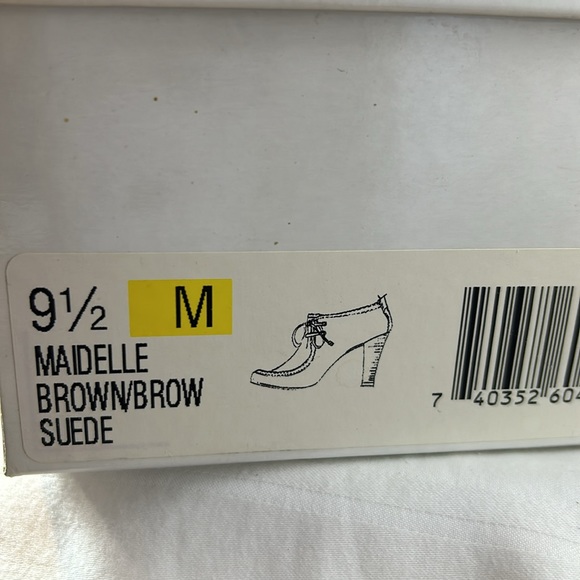 Anne Klein Brown Suede Wedge Heel Shoes Size 9 1/2M. Excellent 3 1/2 inch heel - Picture 9 of 11